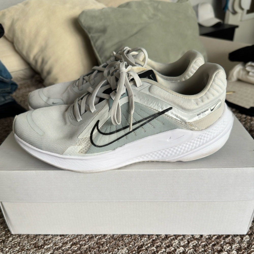 Men’s Nike running sneakers, size 7
